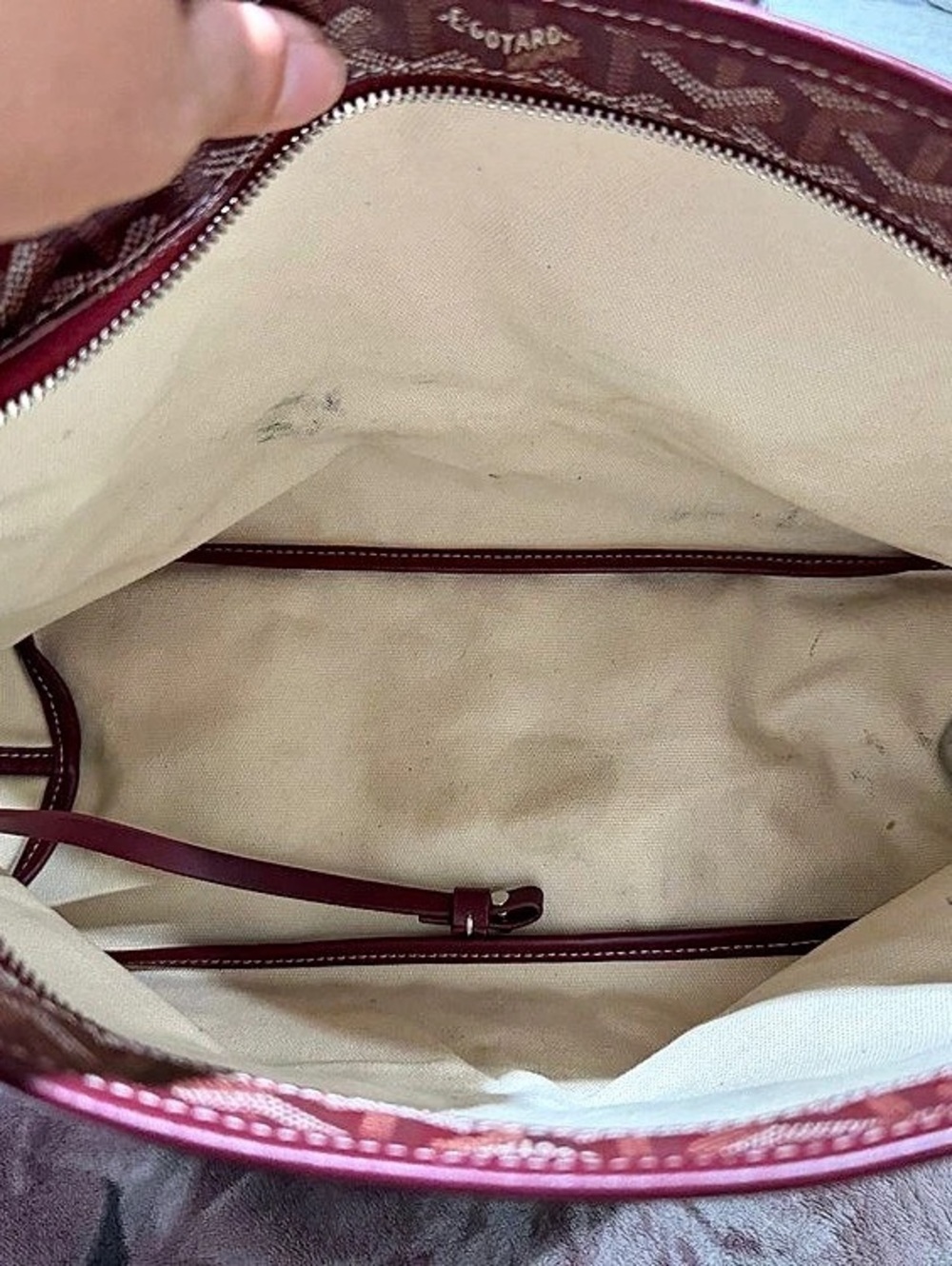 Goyard Bohemian Hobo Bag in Burgundy - Picture 4 of 11